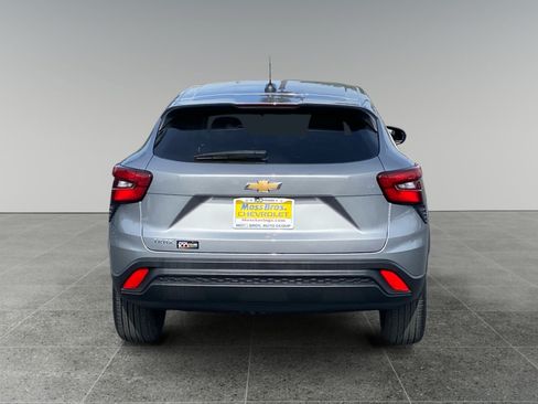 Used 2025 Chevrolet Trax LS FWD image 4