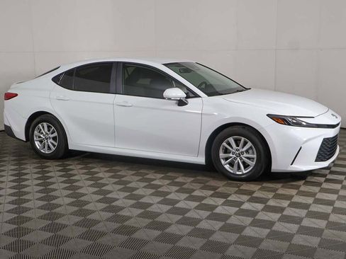 Used 2025 Toyota Camry LE w/ Convenience Package image 12