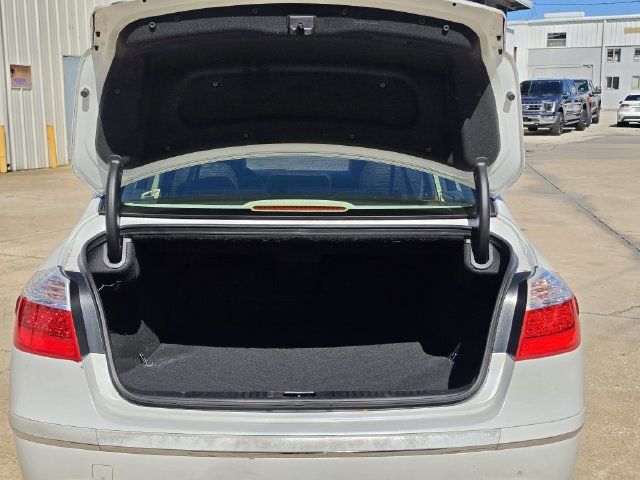 Used 2011 Hyundai Genesis 3.8 w/ Premium Navigation Pkg 3 RWD image 7