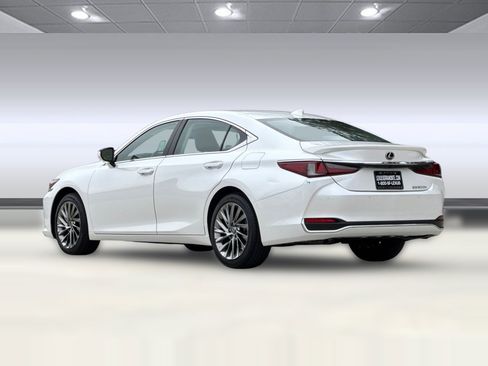 Used 2025 Lexus ES 300h w/ Accessory Package (Z2) FWD image 3