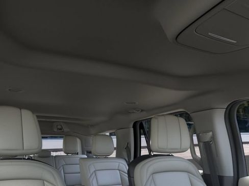 New 2026 Lincoln Navigator Premiere AWD/4WD image 22