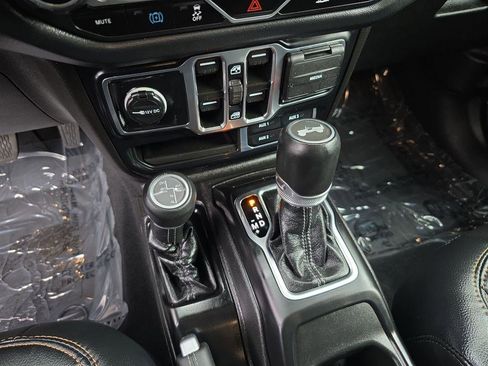 Used 2024 Jeep Wrangler Sahara image 11