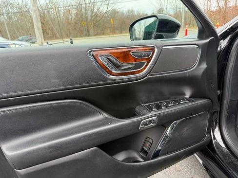 Used 2017 Lincoln Continental Select w/ Climate Package image 25