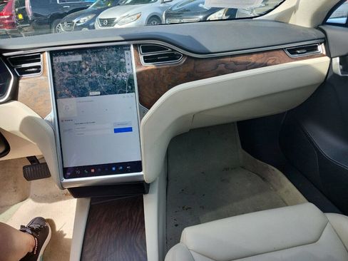 Used 2017 Tesla Model S 60 image 13