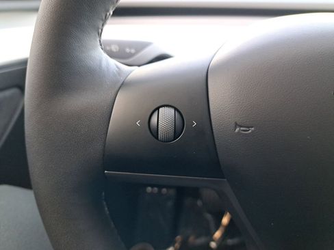 Used 2023 Tesla Model Y Long Range image 30