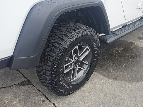 Used 2024 Jeep Gladiator Mojave w/ Safety Group image 8