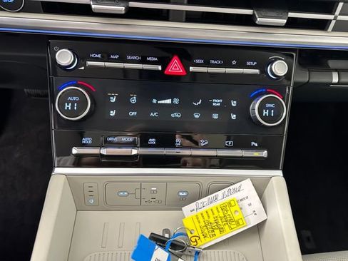 Used 2024 Hyundai Santa Fe Calligraphy image 23