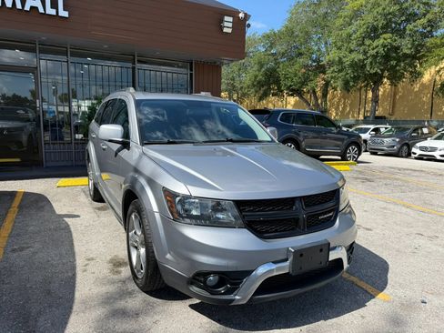 Used 2017 Dodge Journey Crossroad FWD image 3