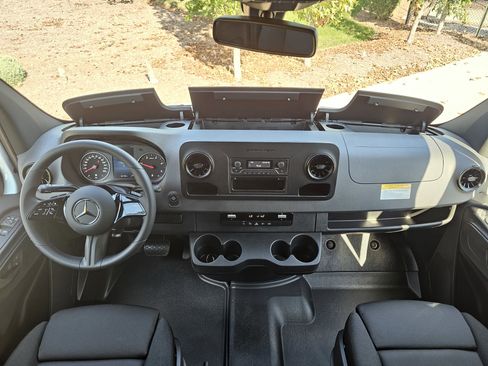 New 2025 Mercedes-Benz Sprinter 2500 image 25