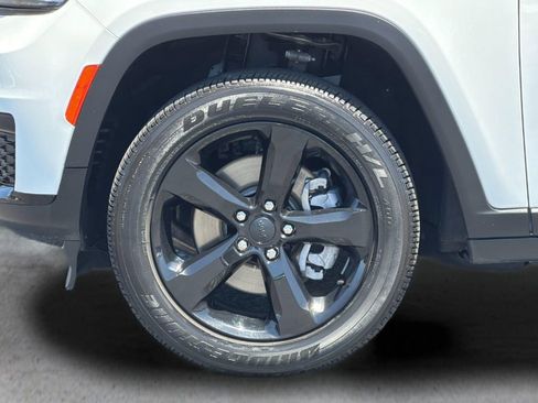 Used 2023 Jeep Grand Cherokee L Laredo RWD image 26