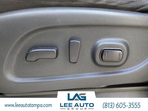 Used 2017 Nissan Titan SV image 17