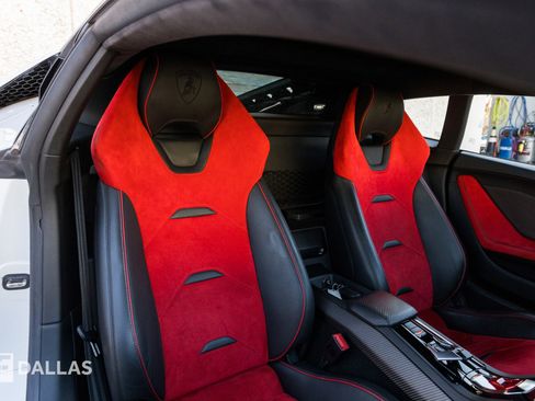 Used 2020 Lamborghini Huracan EVO image 33