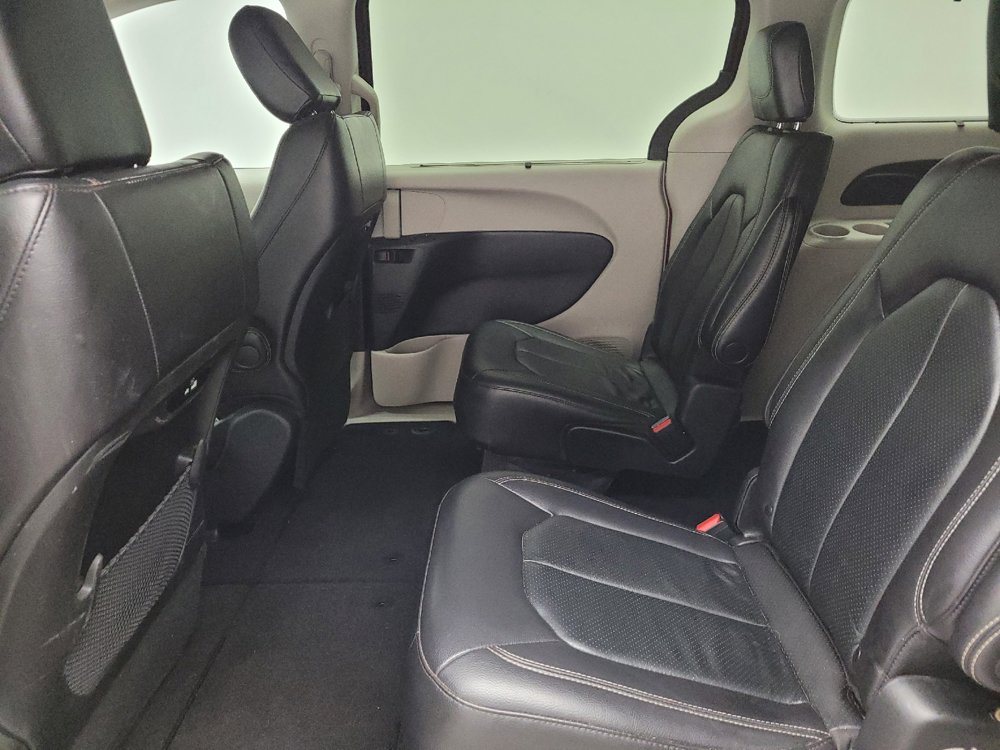 Used 2022 Chrysler Pacifica Touring-L FWD image 18