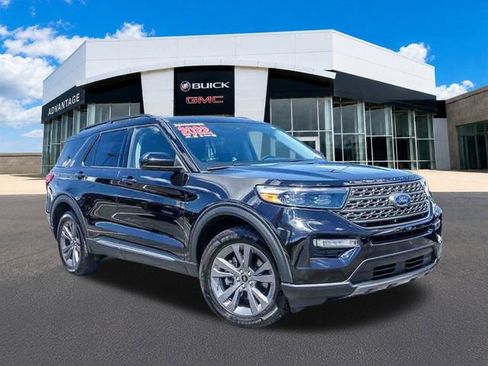 Used 2022 Ford Explorer XLT w/ Equipment Group 202A AWD/4WD image 2