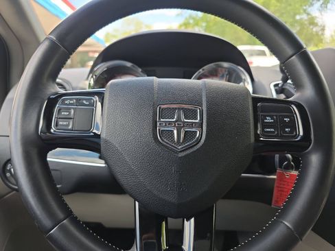 Used 2018 Dodge Grand Caravan SXT FWD image 14