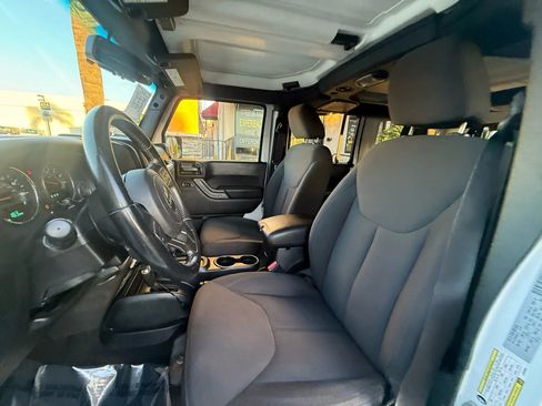 Used 2018 Jeep Wrangler Unlimited Sport S image 12
