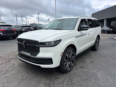 New 2026 Lincoln Navigator Reserve AWD/4WD image 3