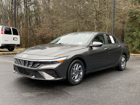 Used 2024 Hyundai Elantra SEL image 5