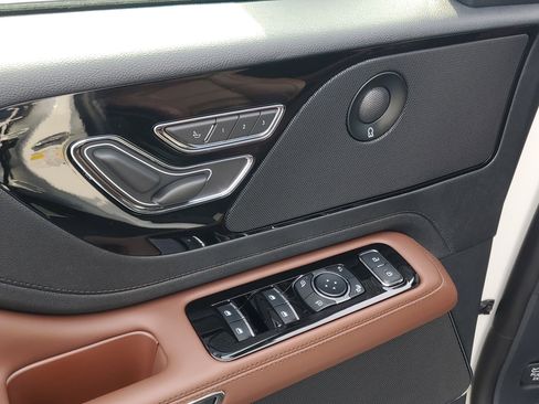 New 2026 Lincoln Aviator Reserve image 9