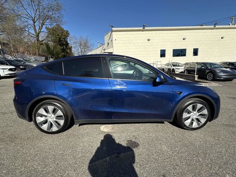 Used 2022 Tesla Model Y Long Range AWD/4WD image 2