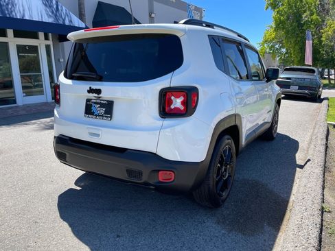 Used 2020 Jeep Renegade Altitude FWD image 5