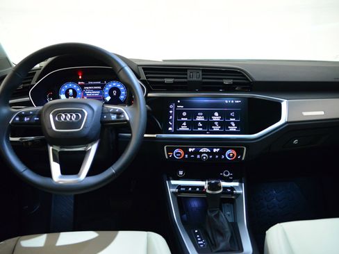 Used 2025 Audi Q3 2.0T Premium w/ Convenience Package image 3