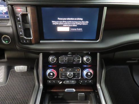 Used 2024 GMC Yukon XL Denali Ultimate image 15