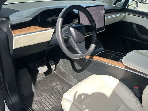 Used 2024 Tesla Model X image 10