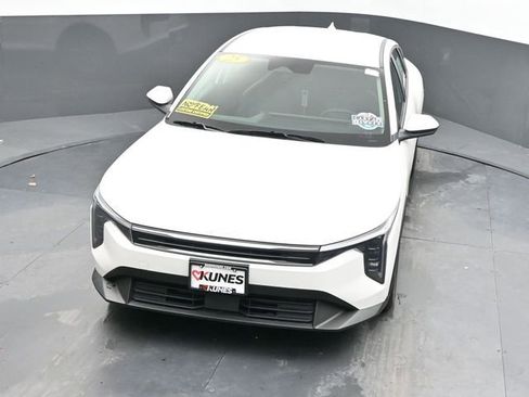 Used 2025 Kia K4 LXS image 36