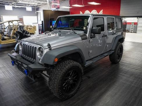 Used 2018 Jeep Wrangler Unlimited Sport S AWD/4WD image 2