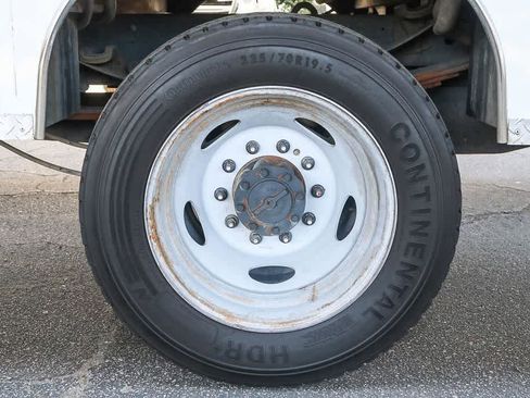 Used 2017 Ford F550 2WD Crew Cab Super Duty image 11