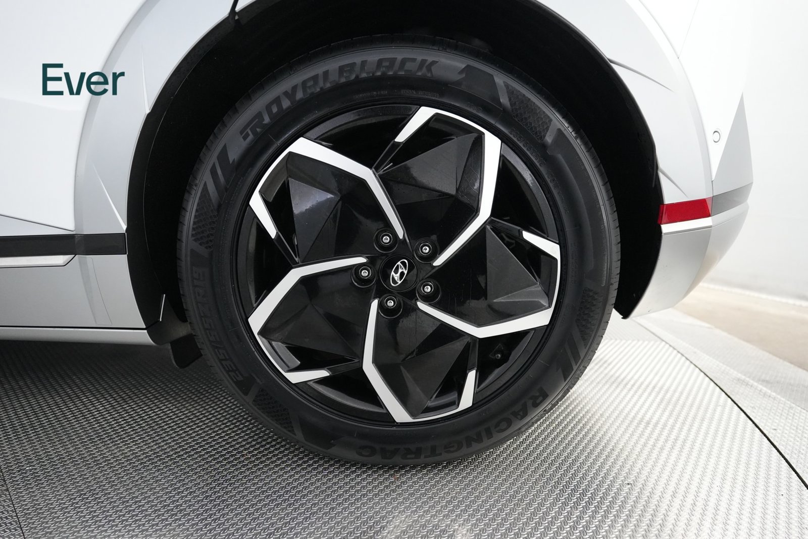 Used 2024 Hyundai Ioniq 5 Limited RWD image 9