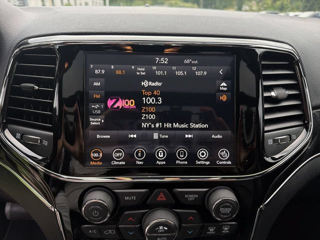 Used 2020 Jeep Grand Cherokee Trailhawk w/ Trailhawk Luxury Group AWD/4WD image 20