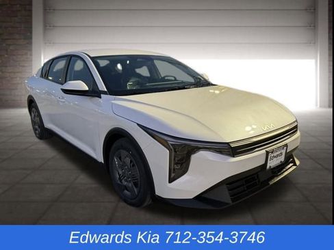 New 2026 Kia K4 LX image 3