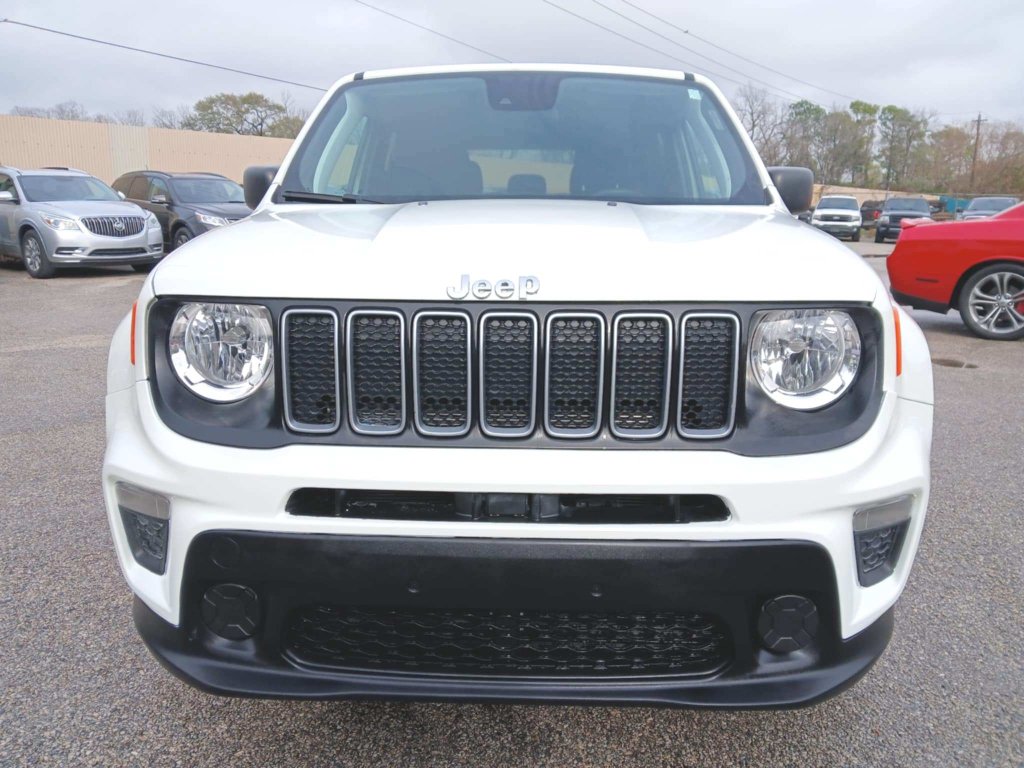 Used 2023 Jeep Renegade Latitude AWD/4WD image 2