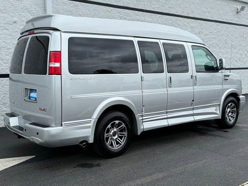 Used 2023 GMC Savana 2500 image 3