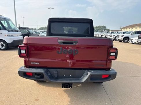 Used 2021 Jeep Gladiator Sport AWD/4WD image 4