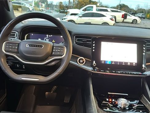 Used 2022 Jeep Wagoneer Series III w/ Convenience Group I image 11