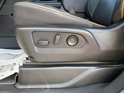 Used 2024 GMC Yukon AT4 w/ Technology Package AWD/4WD image 28