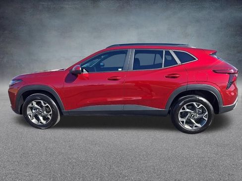 Used 2025 Chevrolet Trax LT FWD image 7