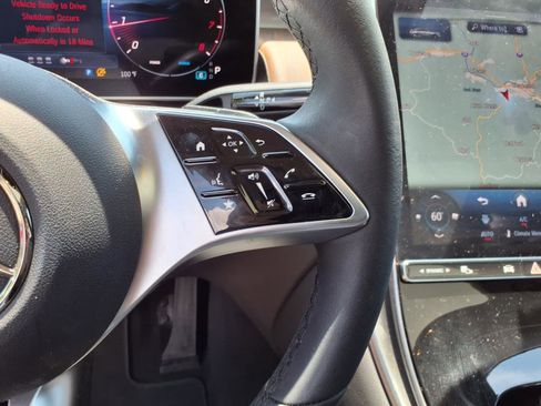 Used 2025 Mercedes-Benz GLC 300 4MATIC image 16