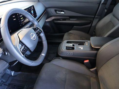 Used 2023 Nissan Ariya AWD image 18