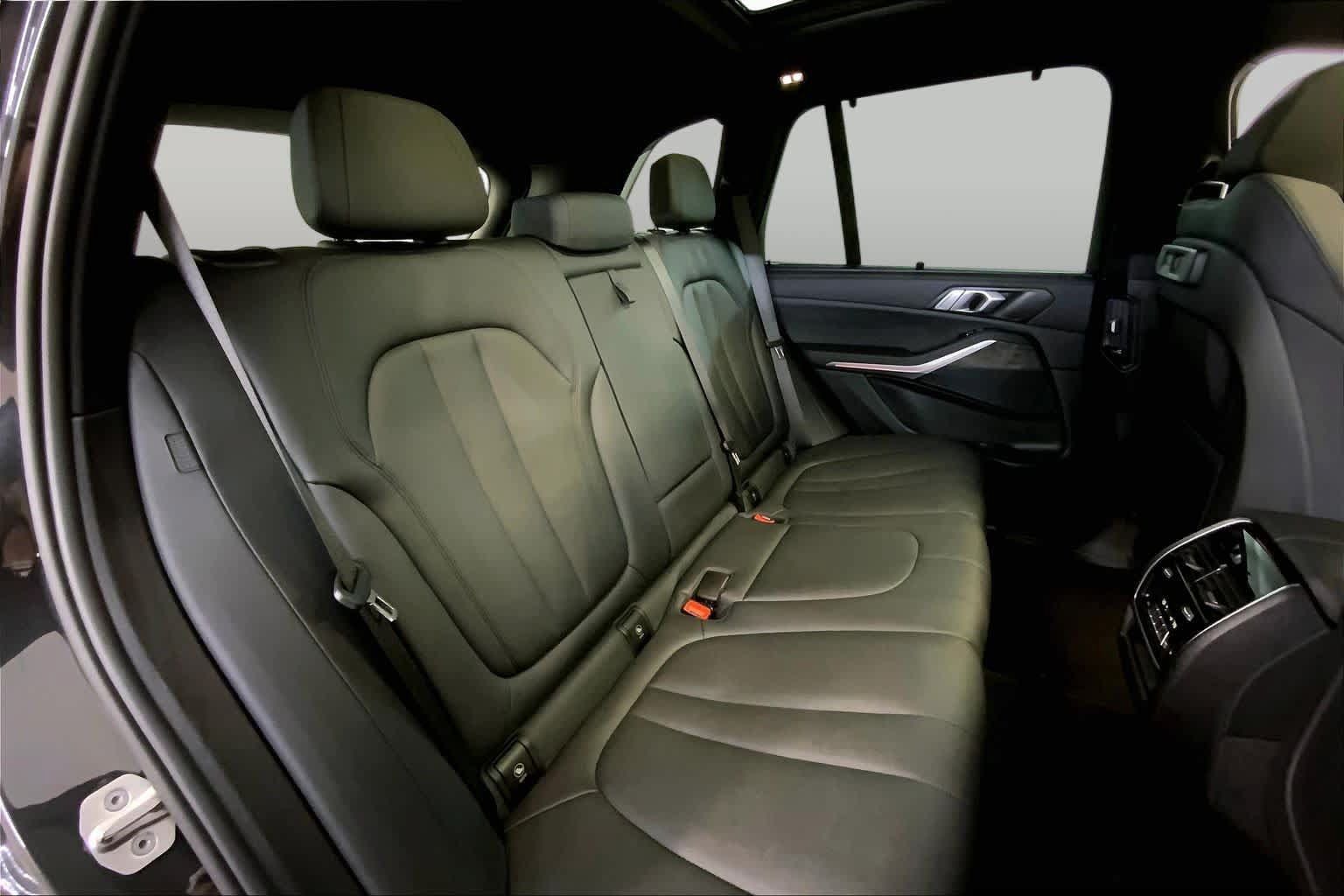 Used 2022 BMW X5 xDrive40i w/ Executive Package AWD/4WD image 19