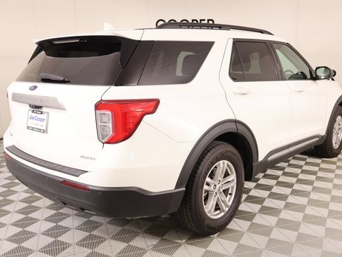 Used 2023 Ford Explorer XLT AWD/4WD image 21