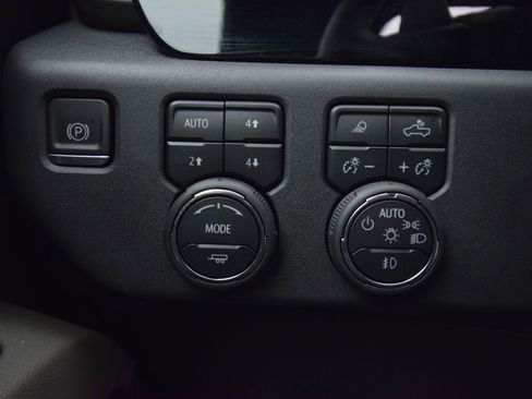 Used 2023 Chevrolet Silverado 1500 ZR2 image 42