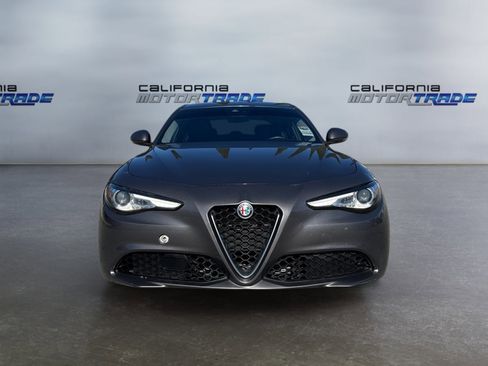 Used 2020 Alfa Romeo Giulia image 2