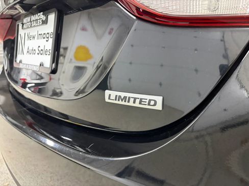Used 2014 Hyundai Elantra Limited FWD image 25