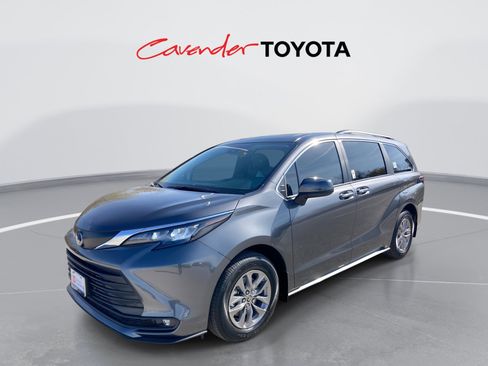 Certified 2025 Toyota Sienna XLE image 1