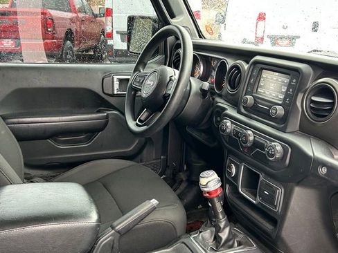 Used 2018 Jeep Wrangler Unlimited Sport AWD/4WD image 11