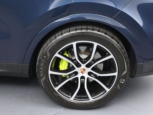 New 2025 Porsche Cayenne S AWD/4WD image 13